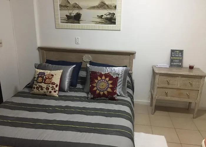 Flat 2 Dormitorios - 1 Quadra Da Praia - Pitangueiras / Guaruja