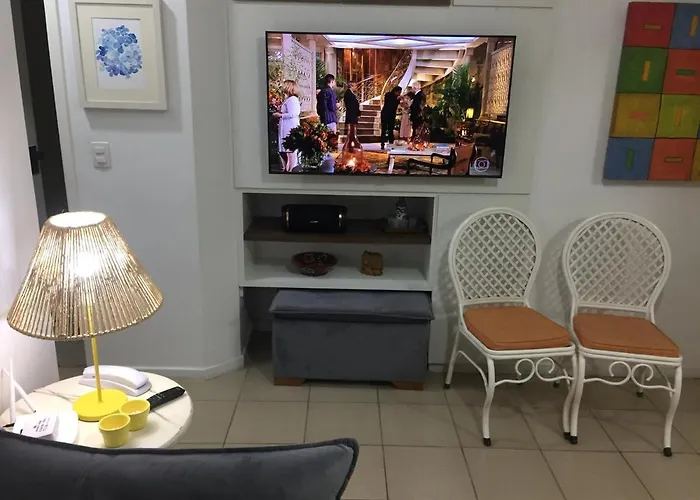 Flat 2 Dormitorios - 1 Quadra Da Praia - Pitangueiras / Guaruja